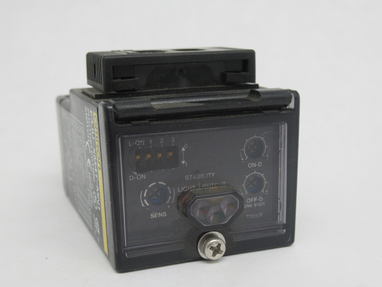 Omron E3JU-XM4T-MN1 Photo Switch 24-240VAC 12-240VDC MISSING HARDWARE USED