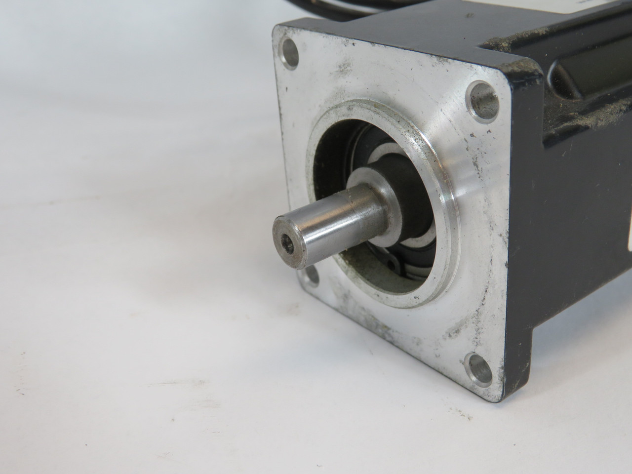 Kollmorgen AKM24D-ENMNR-00 0.93kW 8000rpm 640VDC 1.41Nm 9.02 Ohms 2.21 Arms USED