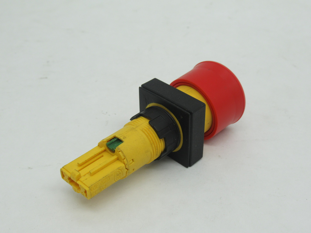 Moeller Q25PV Non-Illuminated Emergency Stop Push Button Red Cap MOMENTARY USED