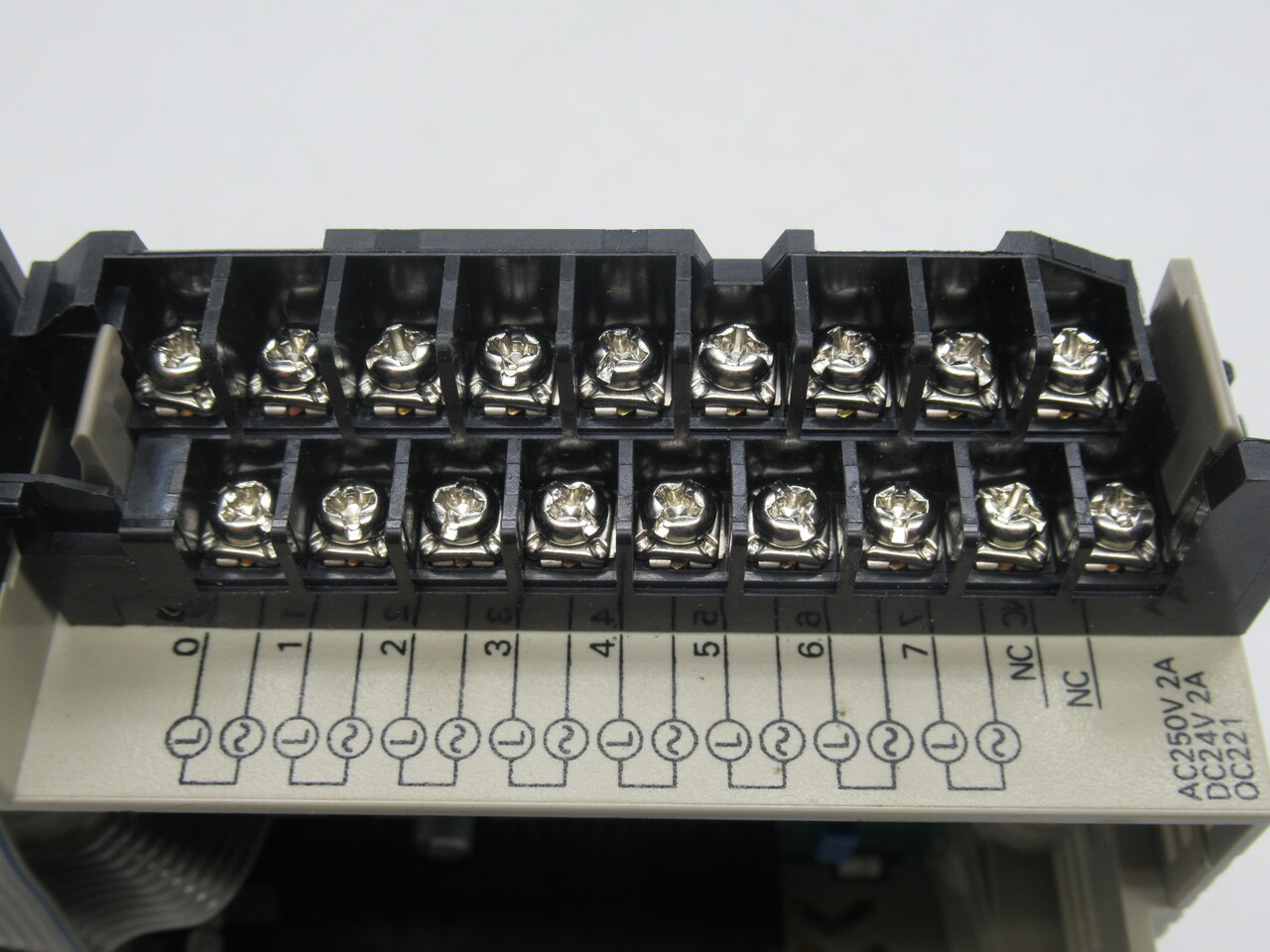 Omron CQM1-OC221 Output Module 250V 24VDC 2A/Point 16A 8-Point NO DOOR NOP