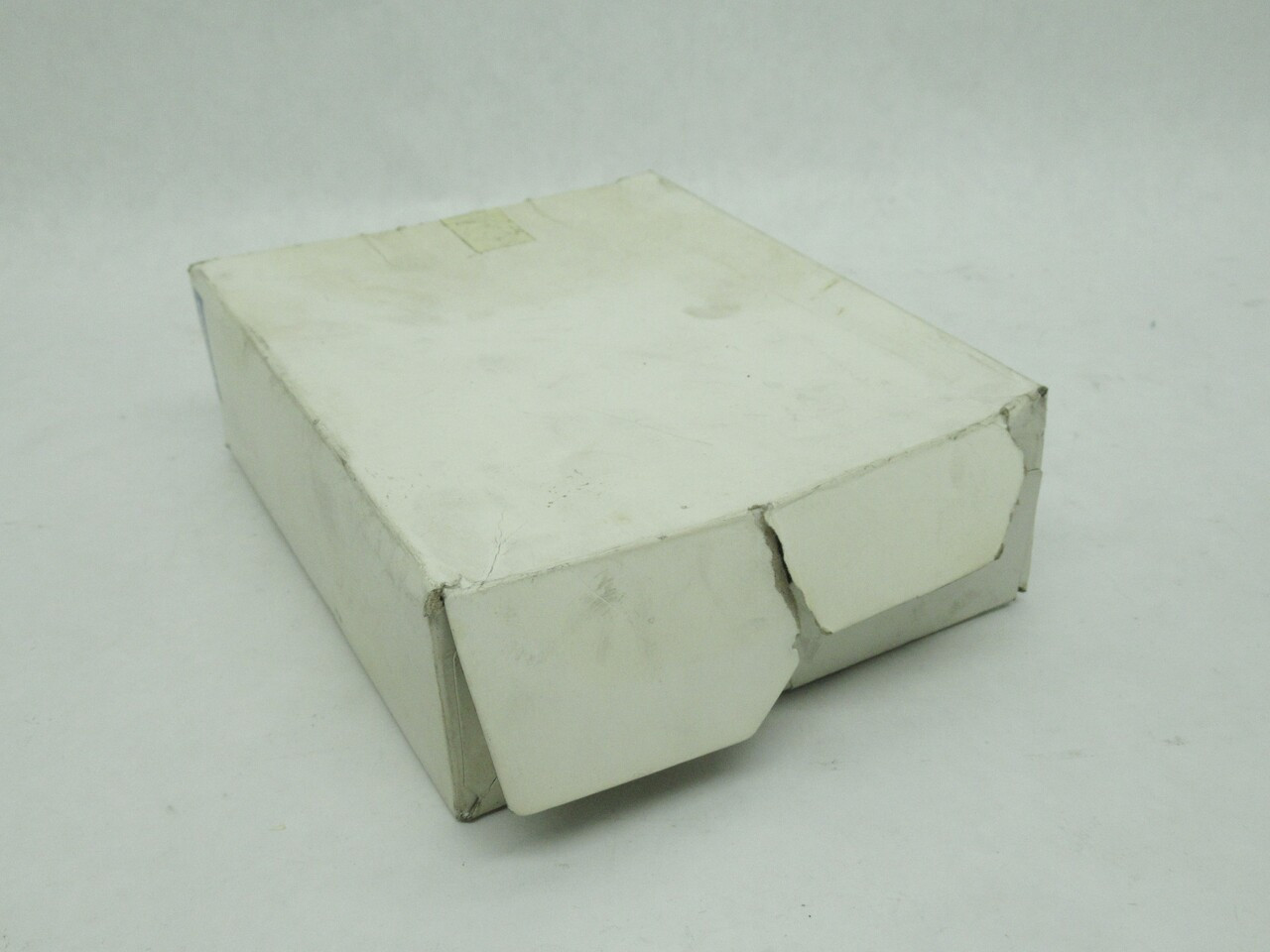 Omron C200H-OD212 Output Module 24VDC 0.3A/Point 4.8A 16-Point BOX DAMAGE NEW