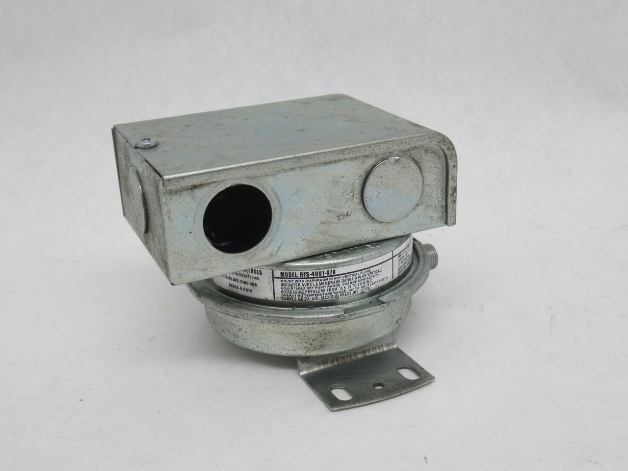 Cleveland Controls RFS-4001-079 Pressure Switch 300VA 120-277V 50/60Hz 15A USED