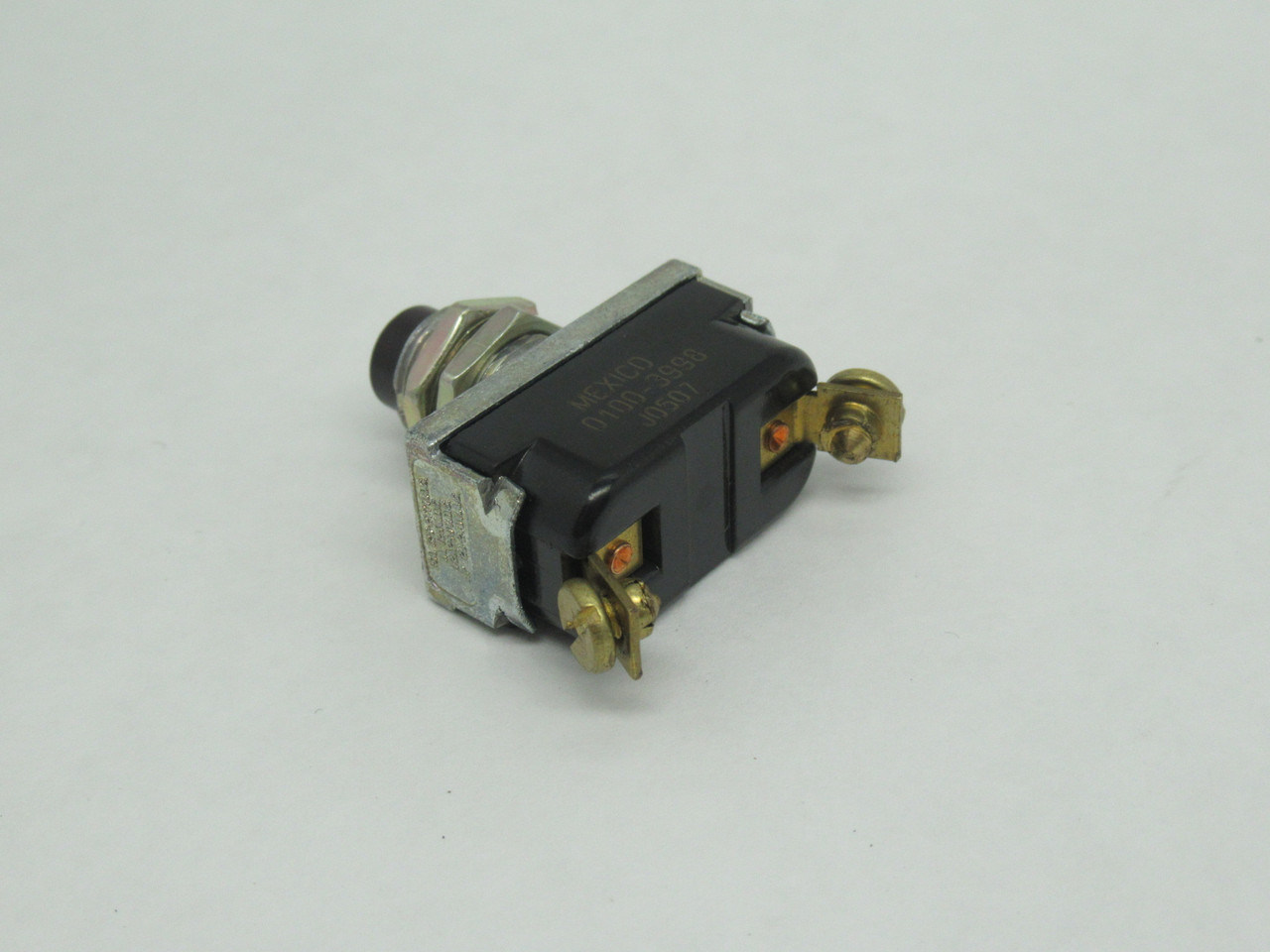McGill 0100-3998 BP-2 Momentary On-Off Push Button 15A@125-277V 1A@125VDC NOP
