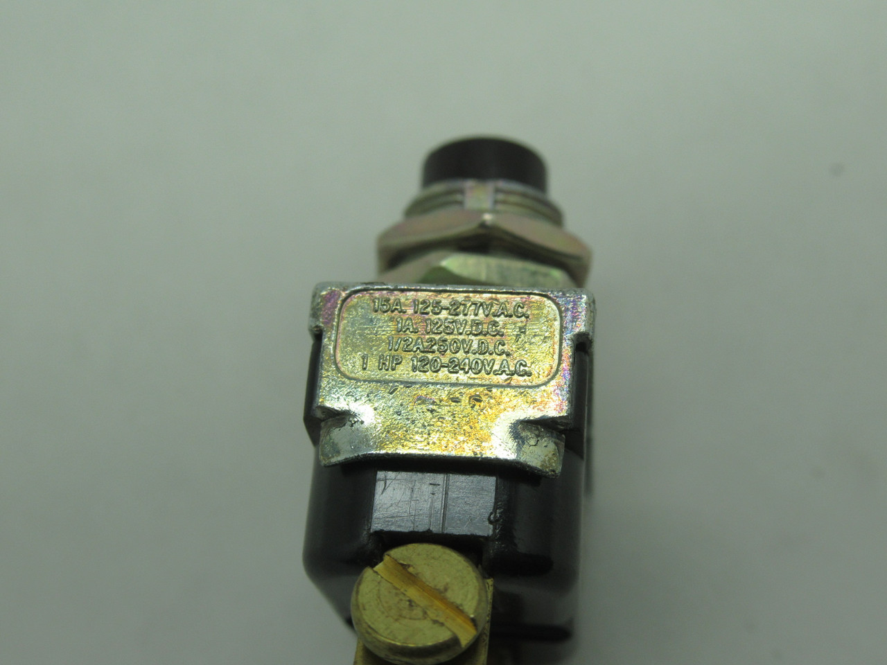 McGill 0100-3998 BP-2 Momentary On-Off Push Button 15A@125-277V 1A@125VDC NOP