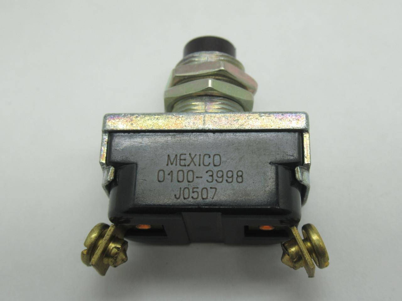 McGill 0100-3998 BP-2 Momentary On-Off Push Button 15A@125-277V 1A@125VDC NOP