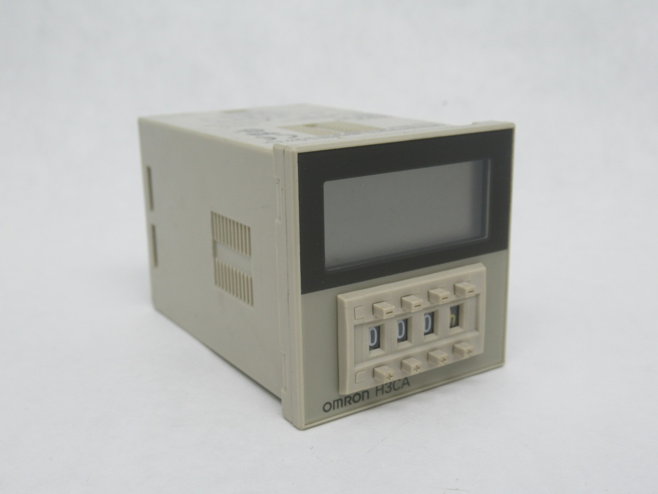 Omron H3CA-8H-AC100/110/120 Timer 0.1s-9990h 100/110/120V 50/60Hz 3A@250V NOP