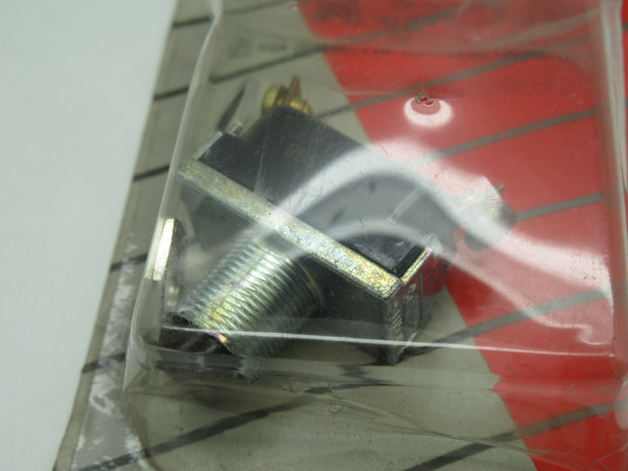 McGill 0100-3998 BP-2 Momentary On-Off Push Button 15A 12VDC 1P SHELF WEAR NEW