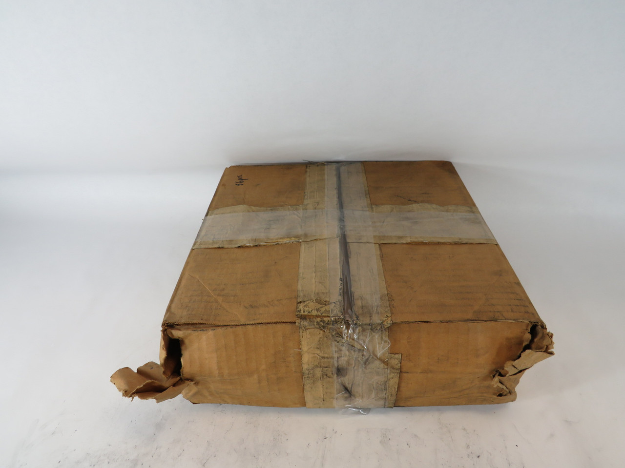 Generic 266A984AFP16 Carbon Brush 32mmWx32mmTHx84mmTLx56mmBL Lot/56 DMG BOX NEW