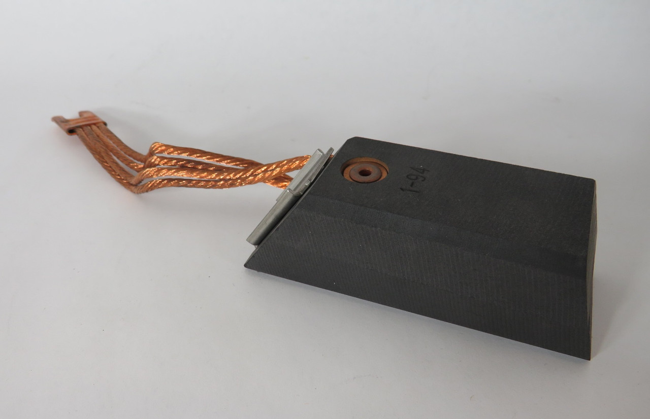 Generic 266A984AFP16 Carbon Brush 32mmWx32mmTHx84mmTLx56mmBL Lot/56 DMG BOX NEW