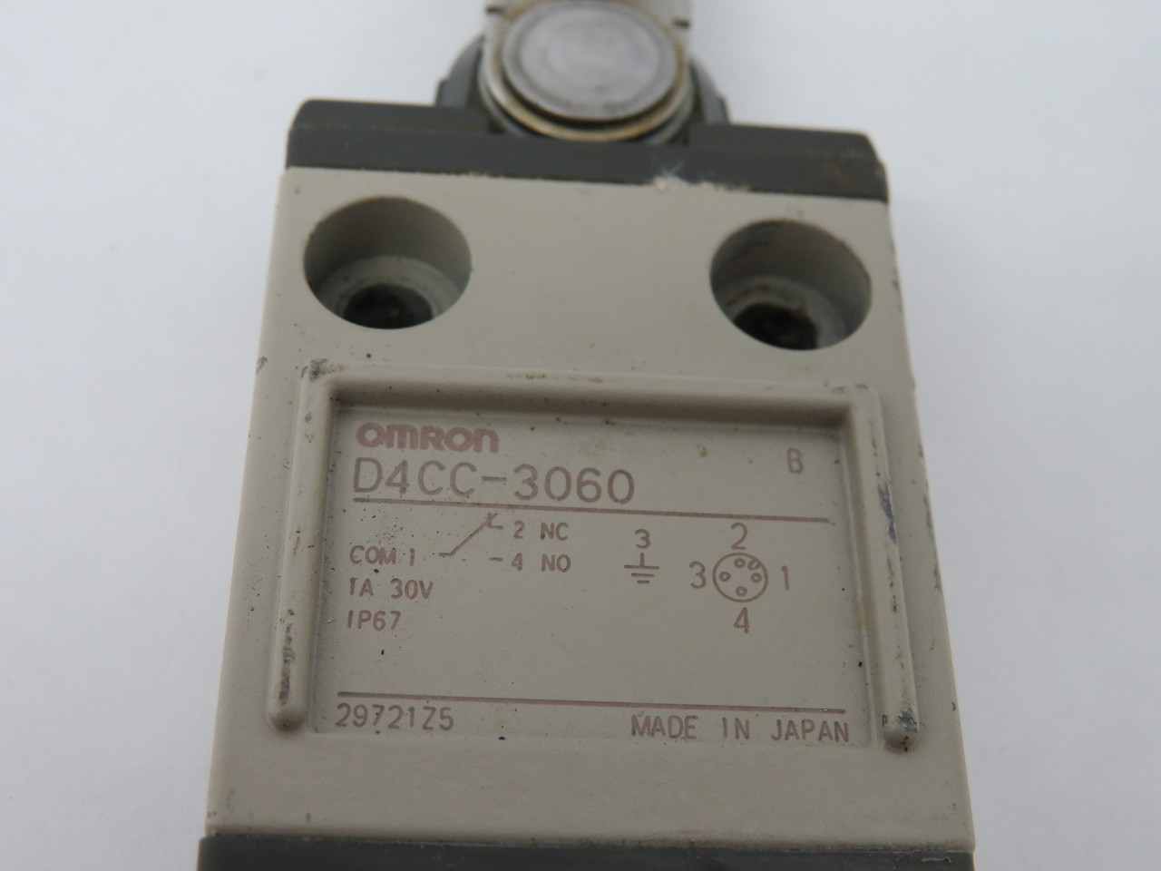 Omron D4CC-3060 Series B Roller Plunger Limit Switch 1A 30V SPDT USED