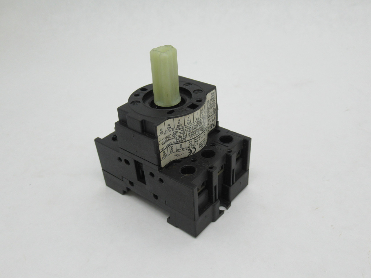 Klockner-Moeller P1-32 Disconnect Switch Base 32A 690V 3-Pole SHELF WEAR NOP