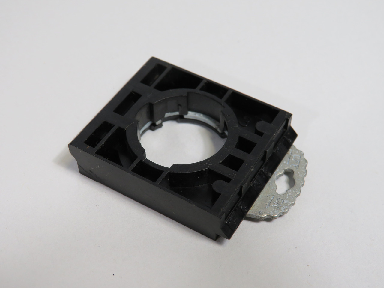 Baco 333E Mounting Latch 22mm USED