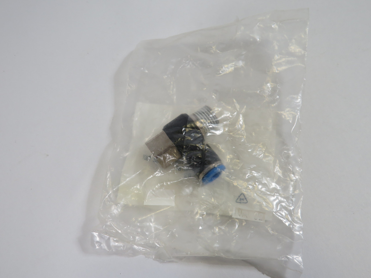 Festo 153186 QSTF-1/4-8-B Push-In T-Fitting 1/4" Thread 8mm Tubing OD  NWB