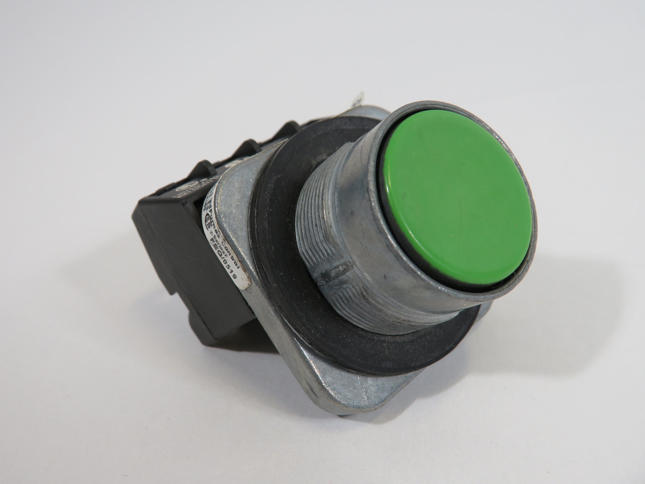 Siemens 52PA8A3 Series F Green Flush Momentary Push Button Assembly USED