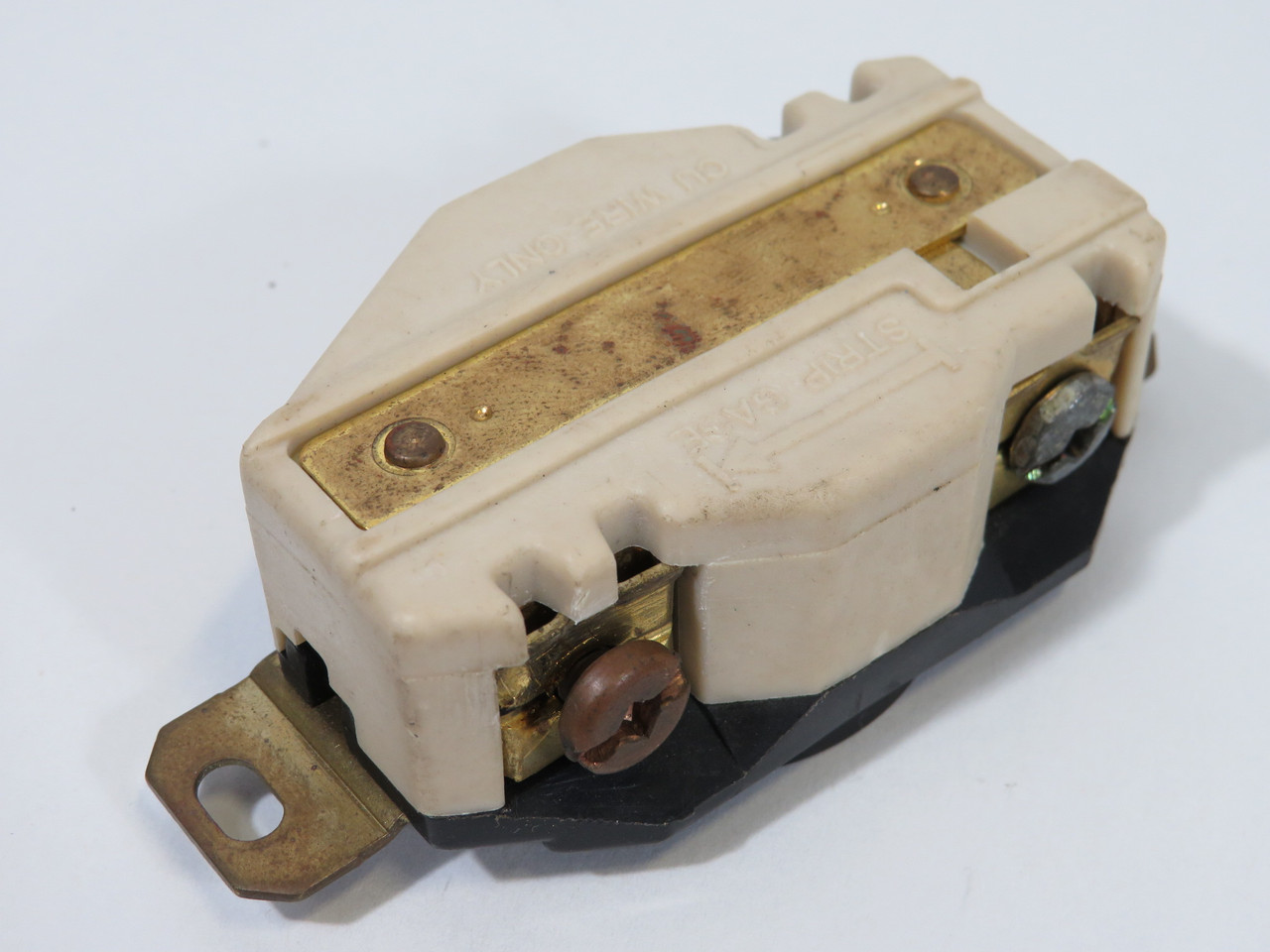 Hubbell HBL2320 Twist-Lock Receptacle 20A 250V 3W 2P SHELF WEAR USED