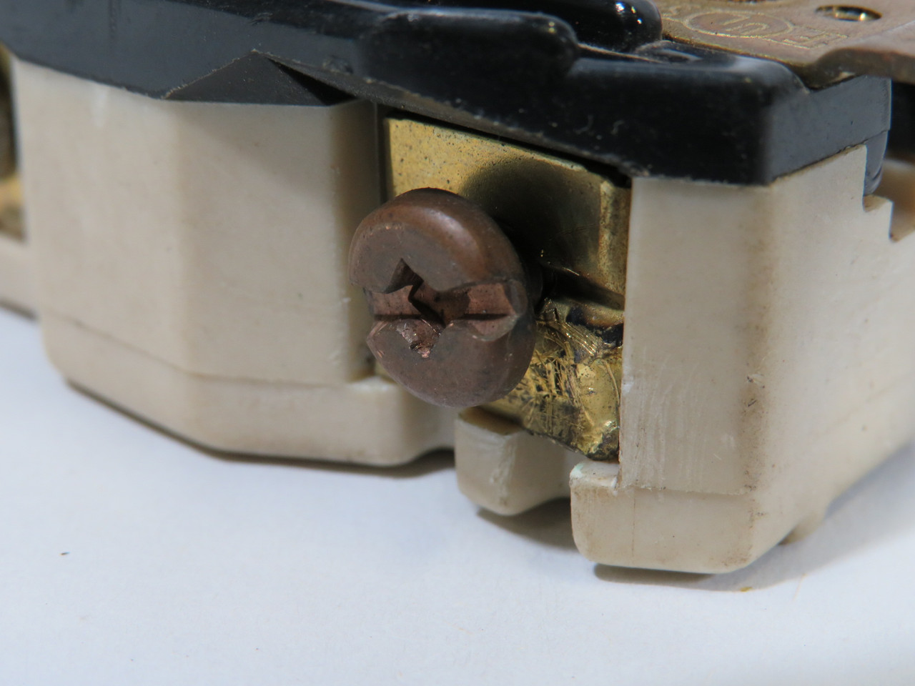 Hubbell HBL2320 Twist-Lock Receptacle 20A 250V 3W 2P SHELF WEAR USED