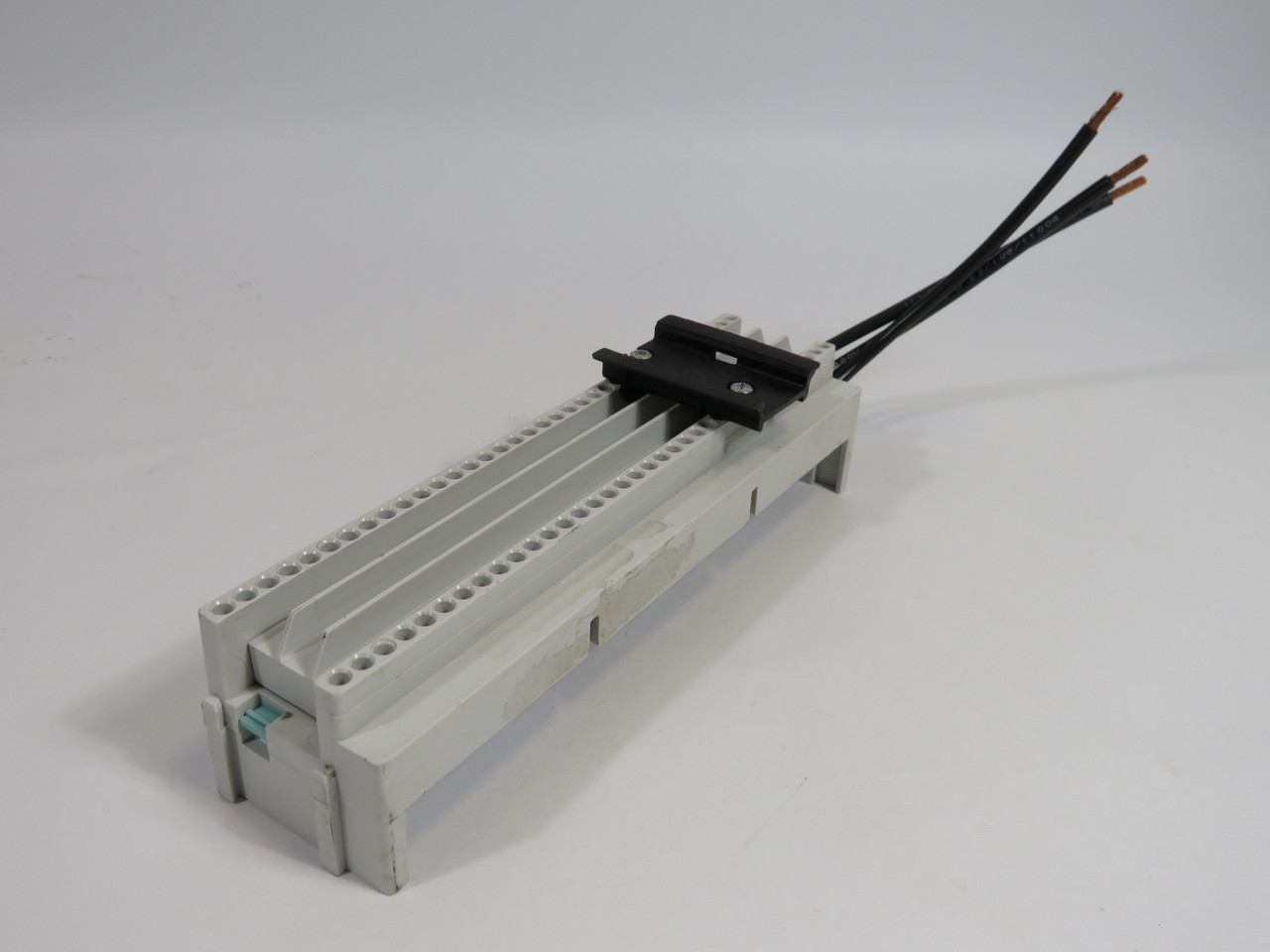 Siemens 8US1-051-5DM07 Busbar System Device Adapter 25A USED