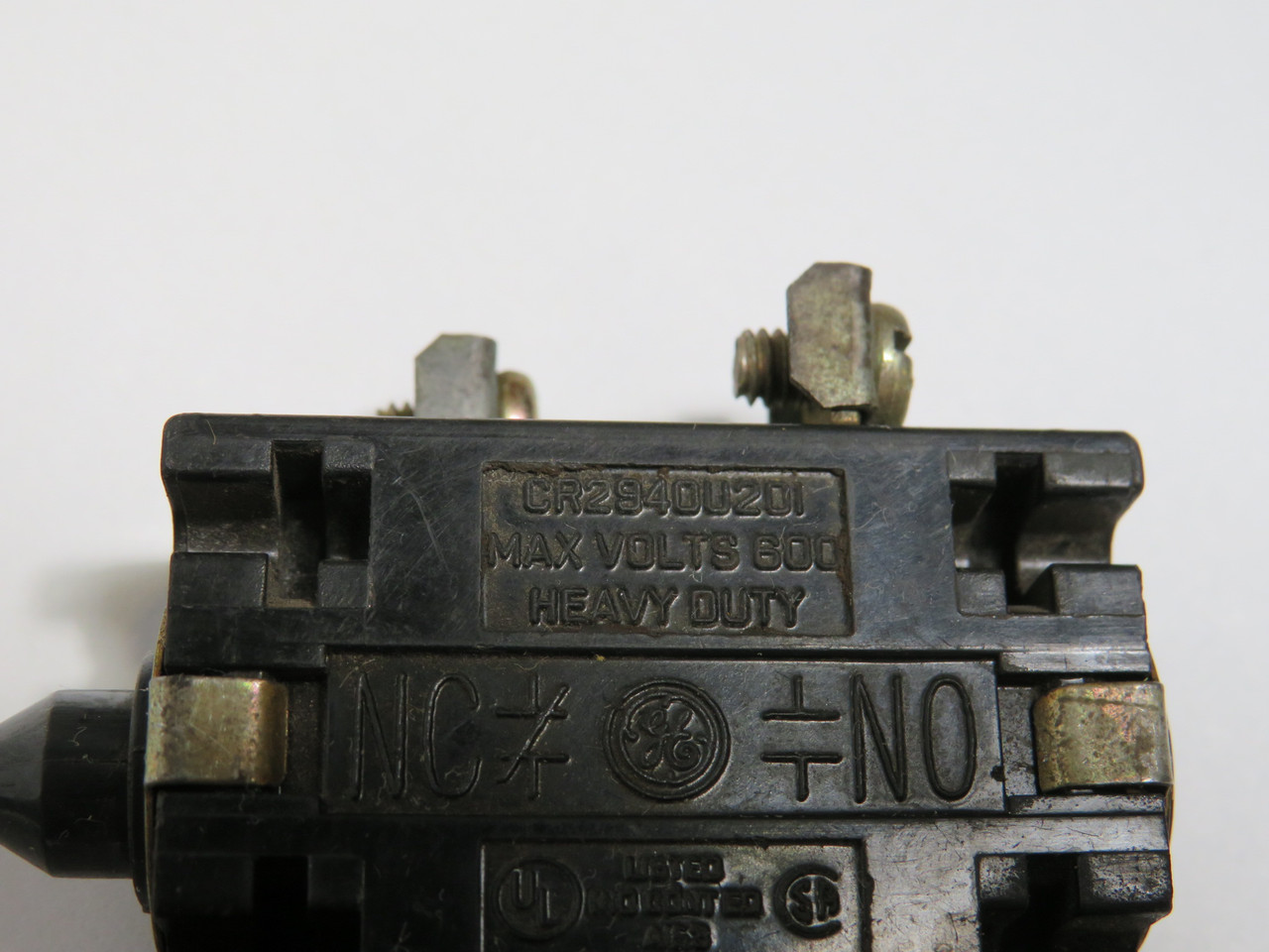 General Electric CR2940U201 Contact Block 600V 1NO 1NC MISSING SCREW USED