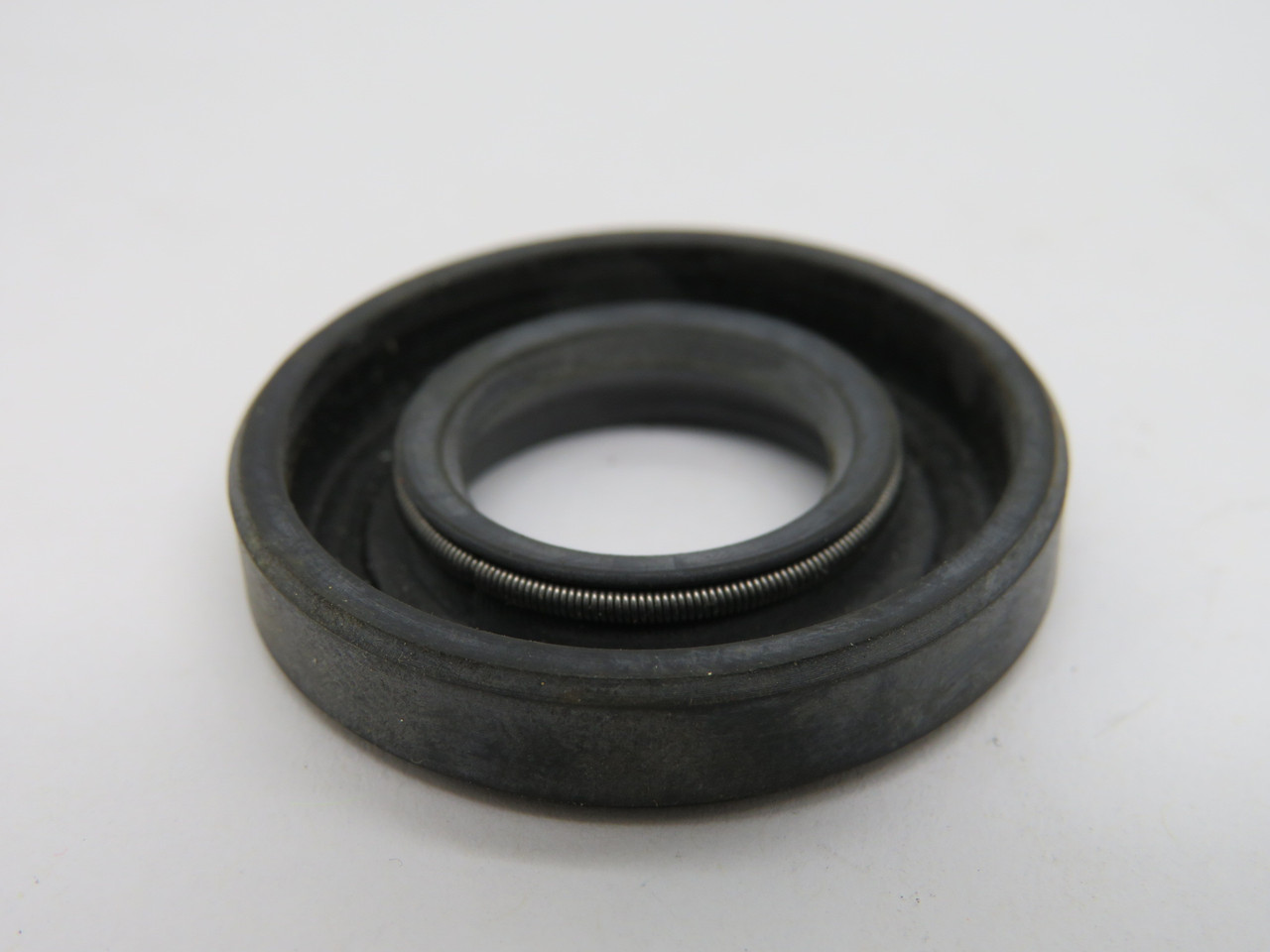 Chicago Rawhide 6644 Oil Seal 17mm ID 35mm OD 7mm W ! NEW !