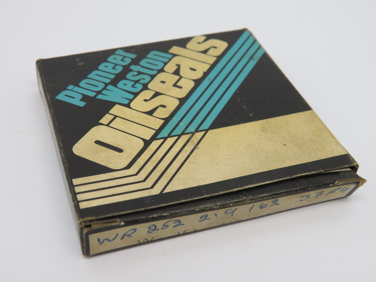 Pioneer Weston WR25221916237R4 Oil Seal 2.190" ID 1.620" OD 0.370" W ! NEW !