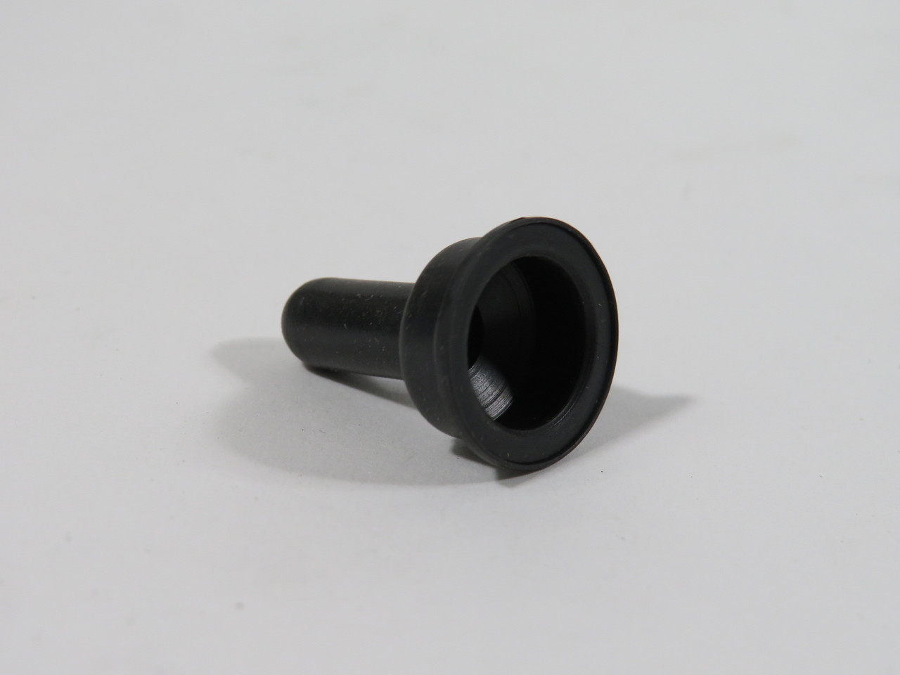 APM 1111/4 Toggle Switch Boot 5-Pack NOP