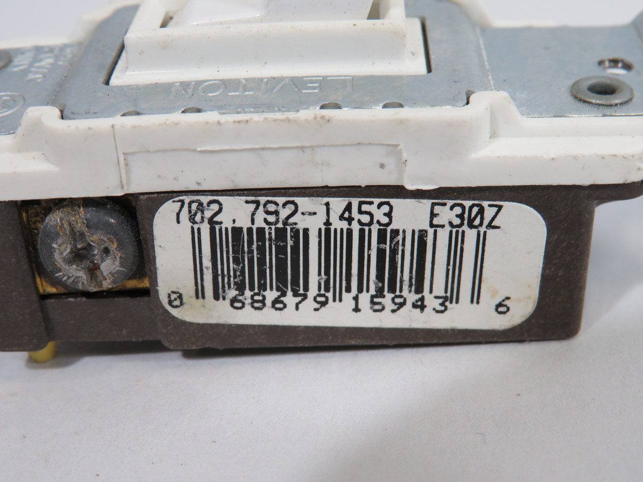 Leviton 1453-W Toggle Switch 15A 120V White No Mounting Screws USED