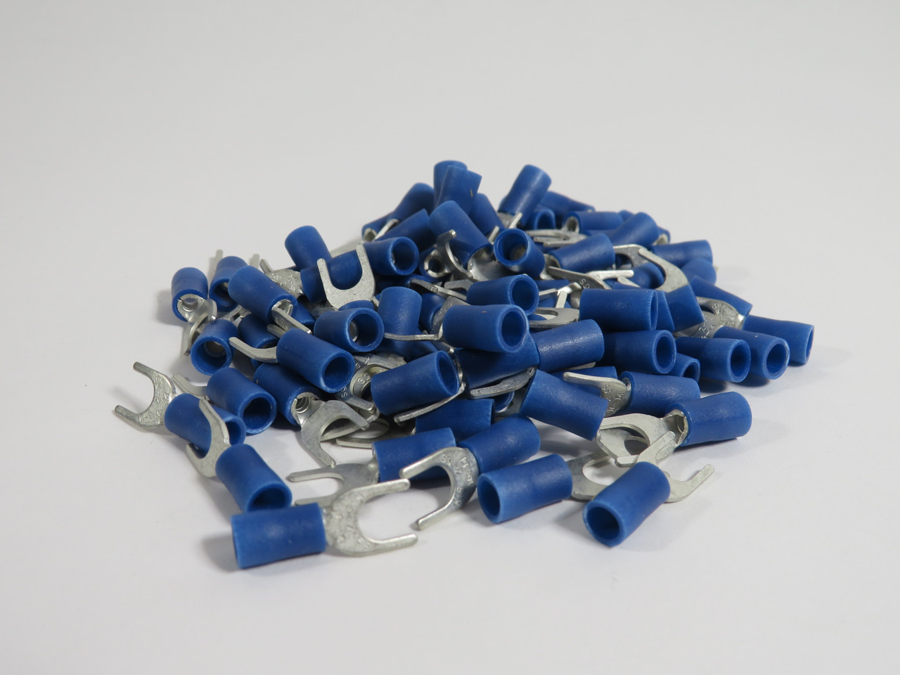 K.S. Terminals Insulated Spade/Fork Terminal 16-14AWG #10 M5 Stud Lot of 82 NOP