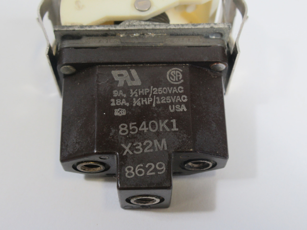 Cutler-Hammer 8540K1X32M Rocker Switch 3-Pos 9A 1/2HP 250VAC USED