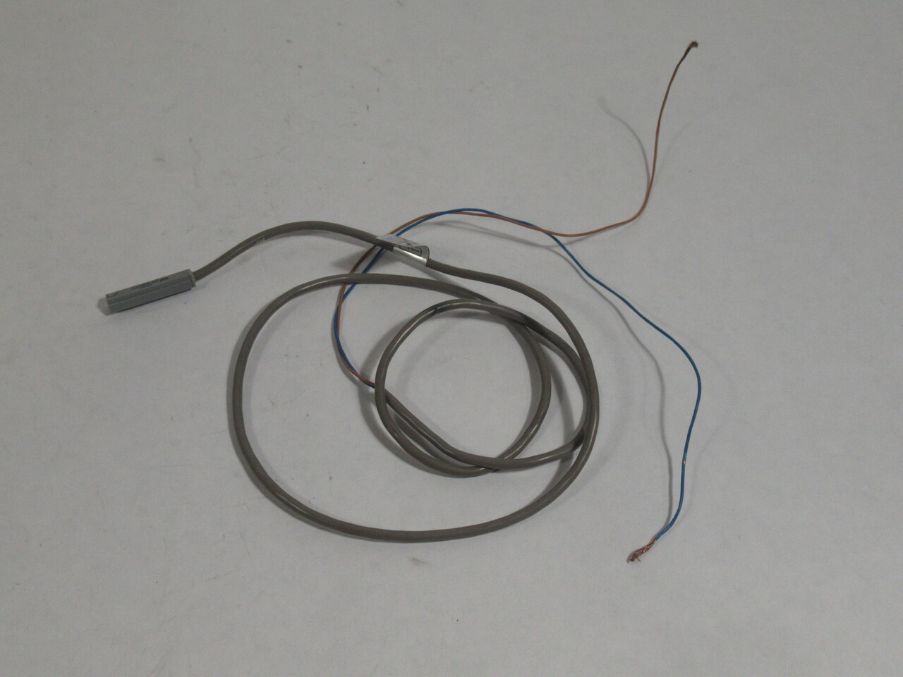 Chelic Pneumatic CS-6T Sensor Switch 5-240V AC/DC 100mA 10W 43-1/4"In L USED