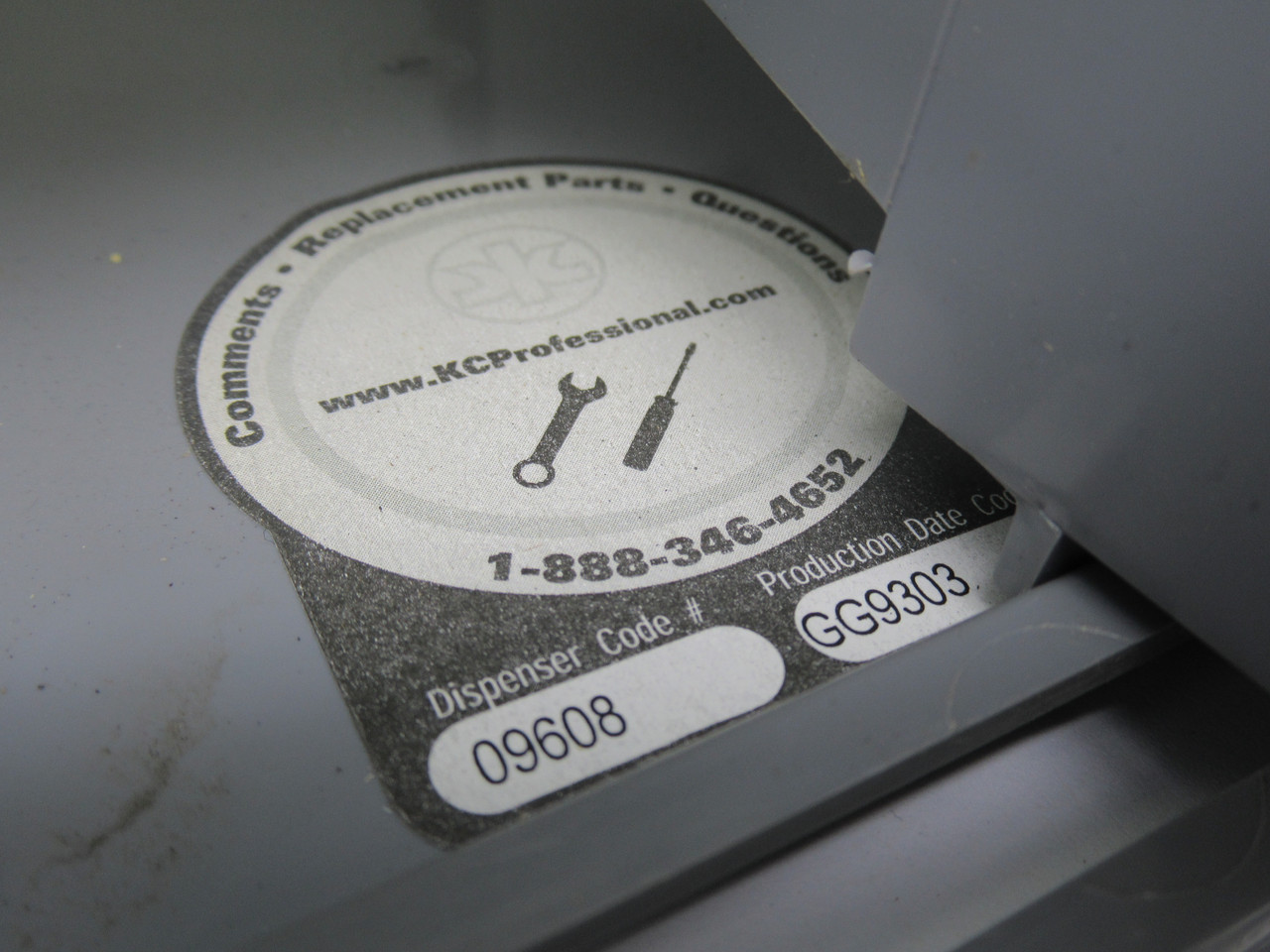 Kimberly-Clark 09608 Double Toilet Paper Dispenser 20x11x6" HAS DAMAGE NOP