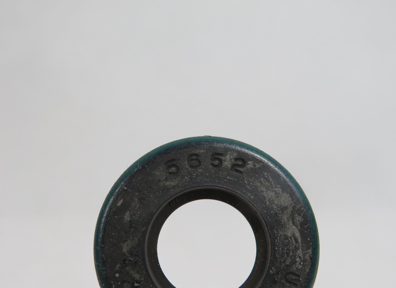 Chicago Rawhide 5652 Oil Seal 0.563" ID 1.124" OD 0.25" W SHELF WEAR NEW