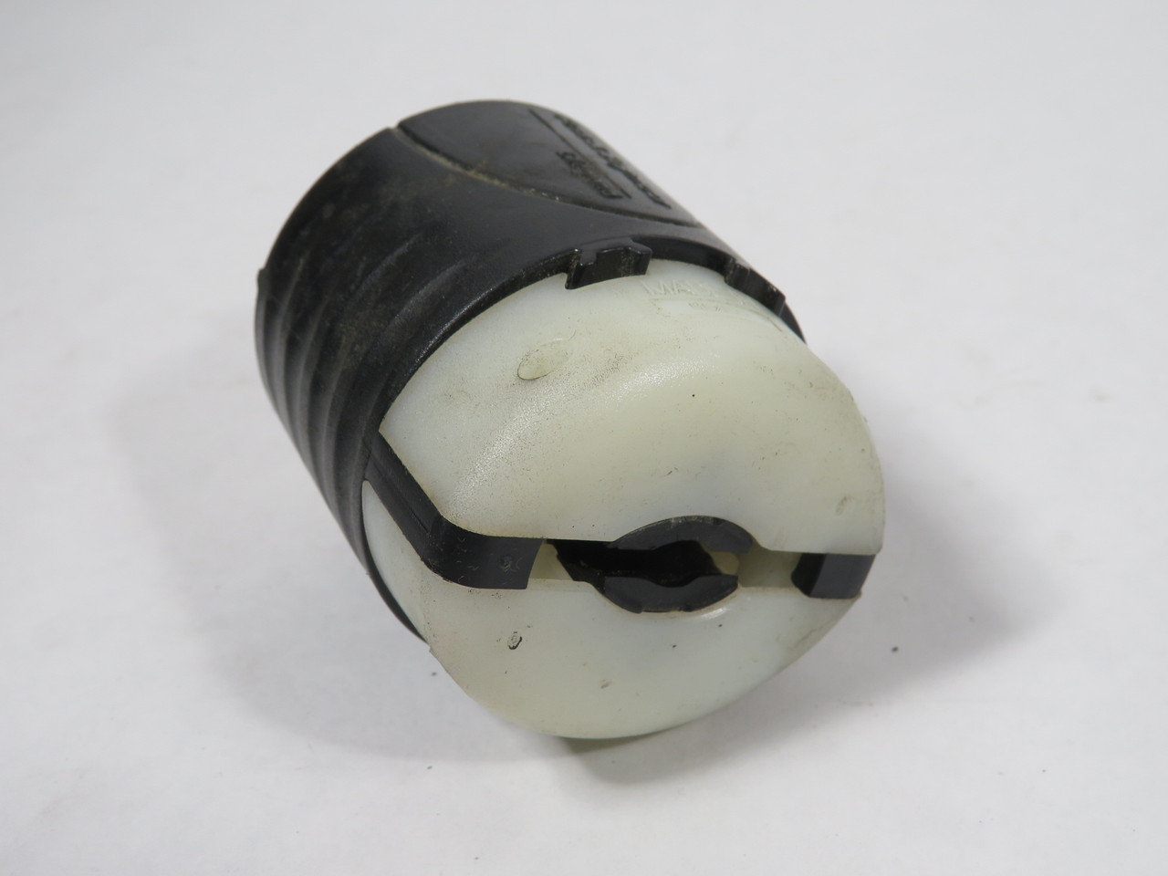 Pass & Seymour Legrand L1520P Turnlok Plug 20A 250V 4W 3P USED