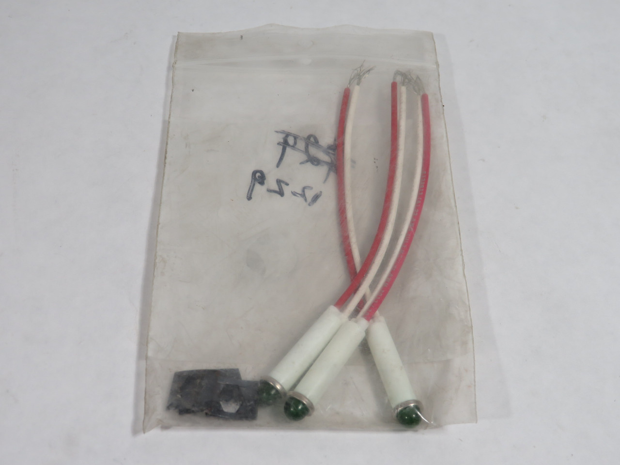 IDI 2191U5-24V Green LED Indicator Light 24V 1/2W Lot of 3 NOP