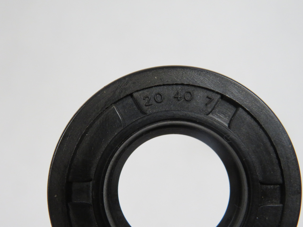 Chicago Rawhide 7942 Nitrile Oil Seal 20mm ID 40mm OD 7mm W NEW