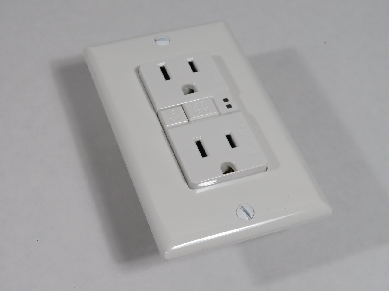 Eaton TRSGF15W-BOX Duplex Tamper-Resistant GFCI Receptacle 15A 125V 3W 2P NEW