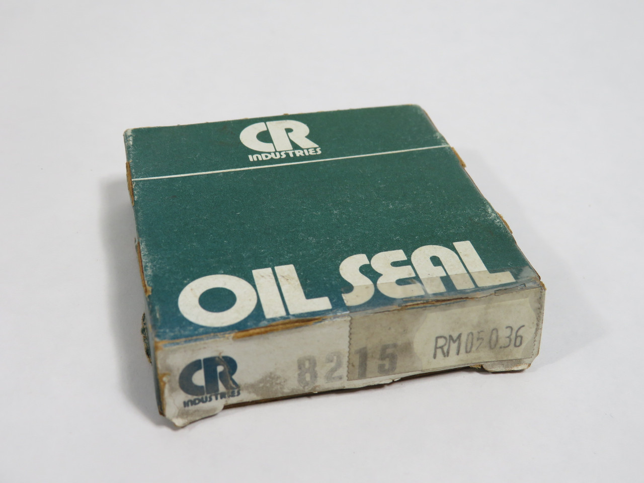 Chicago Rawhide 8215 Oil Seal 0.813" ID 1.752" OD 0.375" W BOX DAMAGE NEW