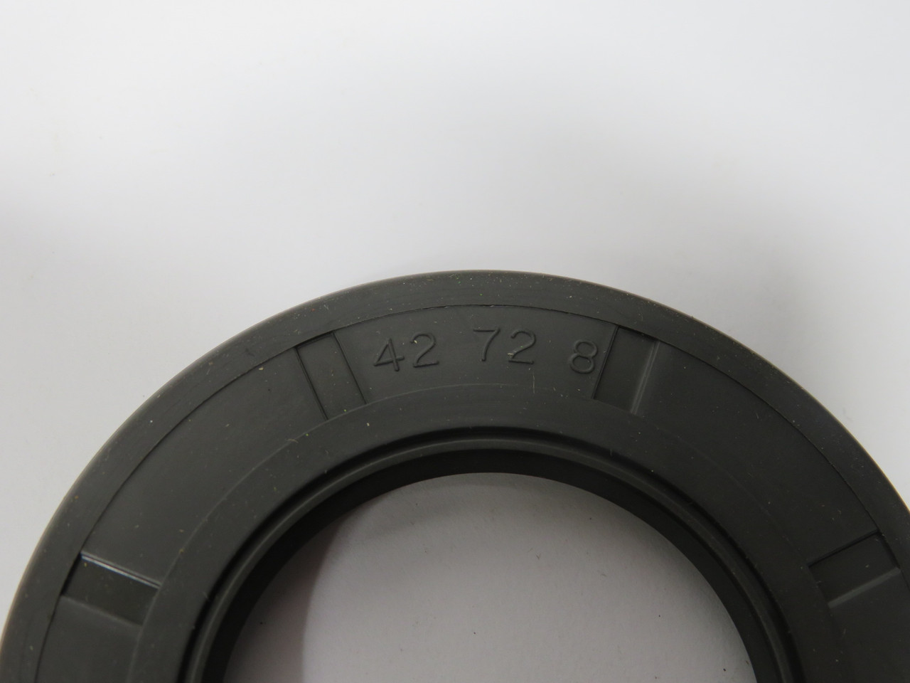 SKF 563122 Nitrile Oil Seal 42mm ID 72mm OD 8mm W BOX DAMAGE NEW