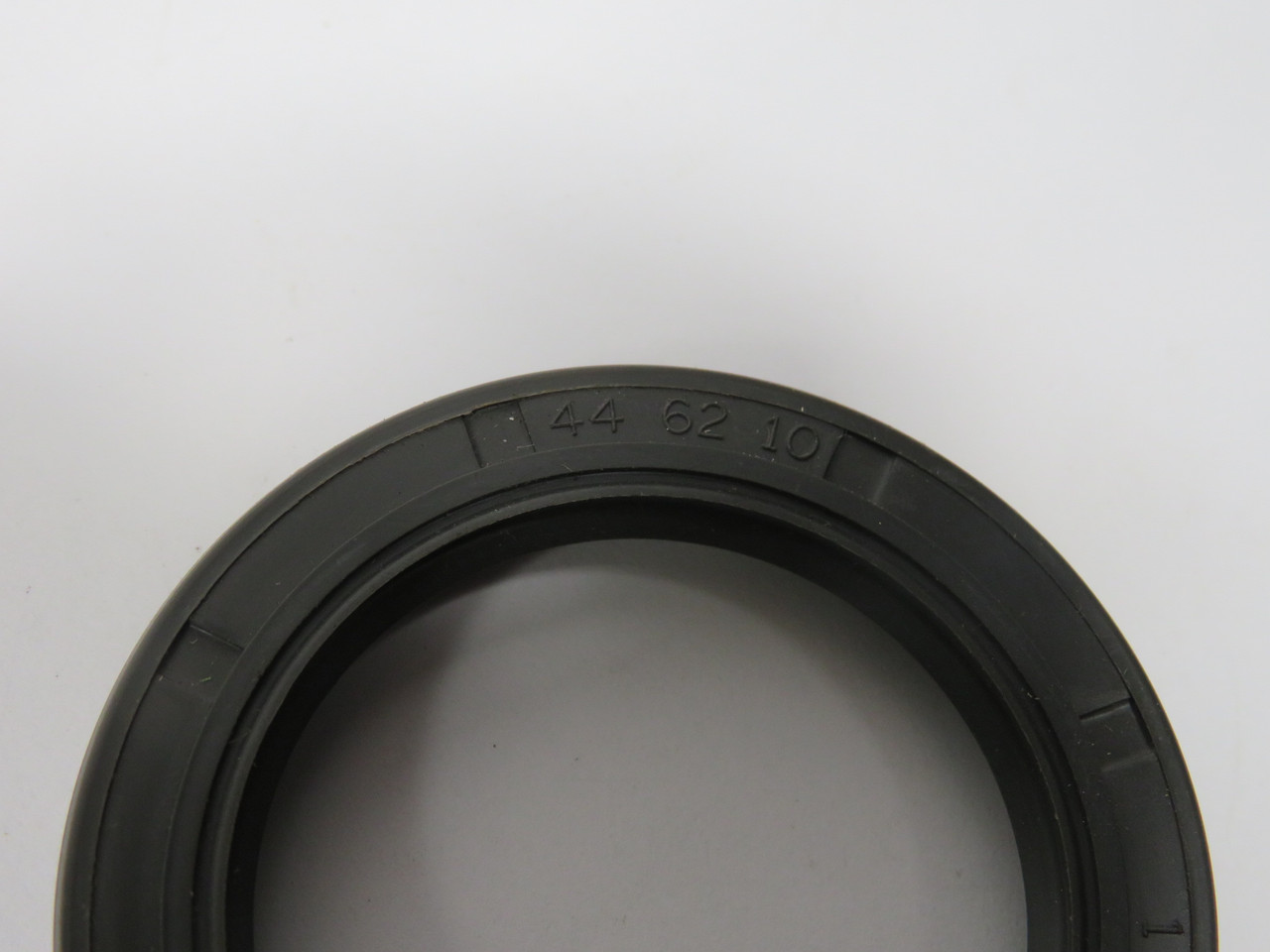 SKF 563765 Nitrile Oil Seal 44mm ID 62mm OD 10mm W NEW