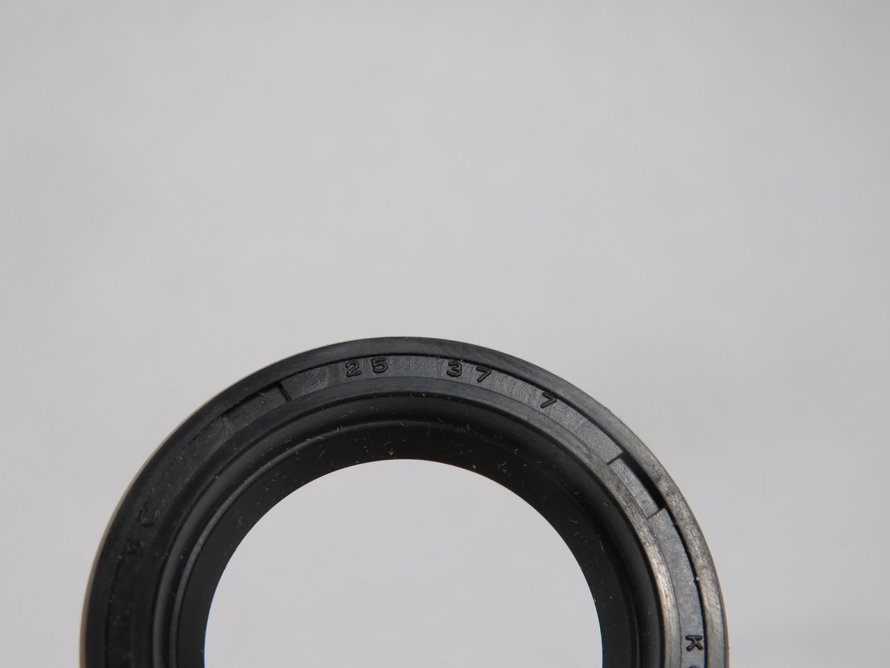 SKF 9718 Nitrile Oil Seal 25mm ID 37mm OD 7mm W KOK 4203 NEW