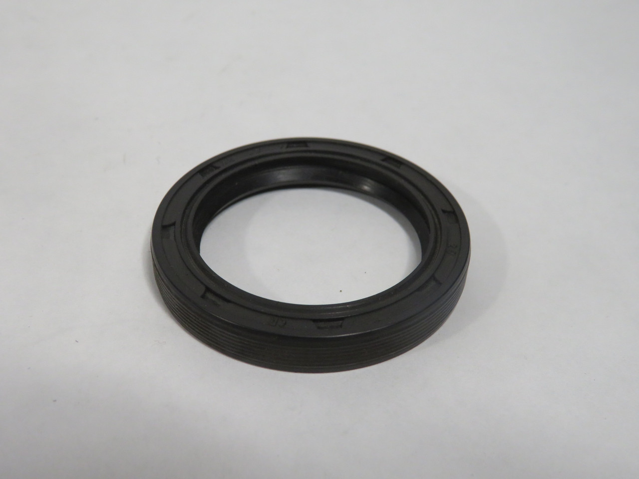 Chicago Rawhide 13945 Nitrile Oil Seal 35mm ID 47mm OD 7mm W NEW