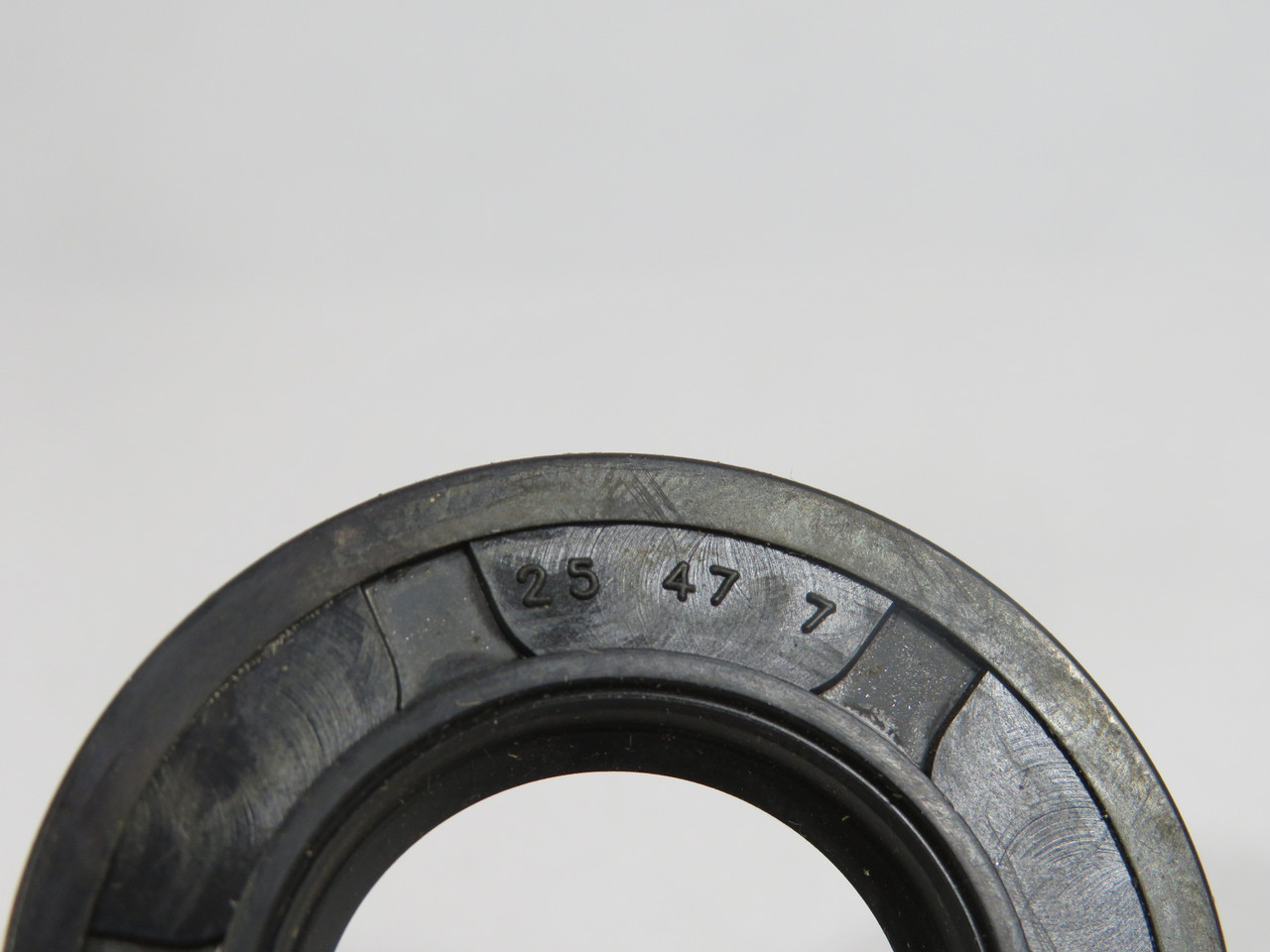 SKF 9748 Nitrile Oil Seal 25mm ID 47mm OD 7mm W BOX DAMAGE NEW