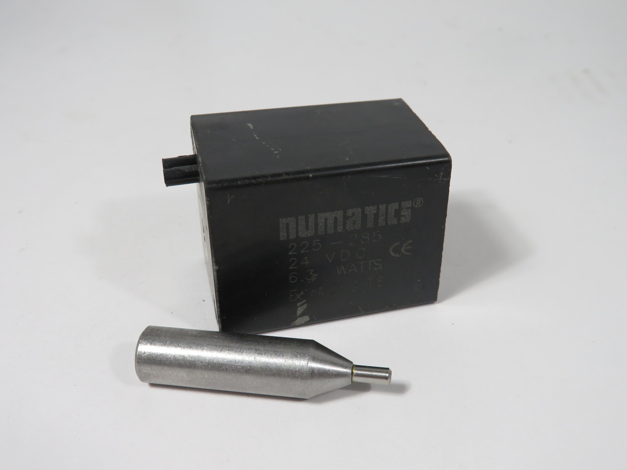 Numatics 225-285 Solenoid Coil 24VDC 6.3W SHELF WEAR USED