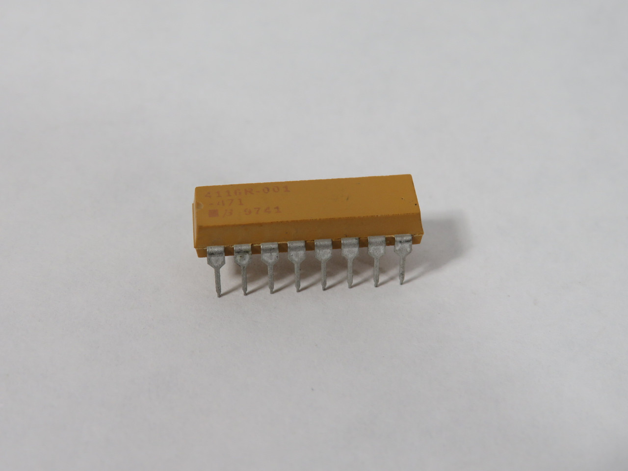 Bourns 4116R-001-471 Resistor Array 16-Pin 470 Ohms +/- 2% NOP