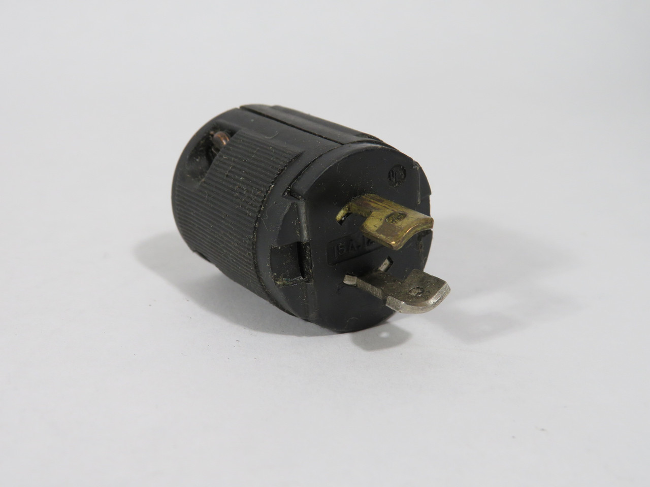Hubbell 7465V Midget Twist-Lock Plug 15A 125V 2-Wire 2-Pole NEMA ML-1P USED