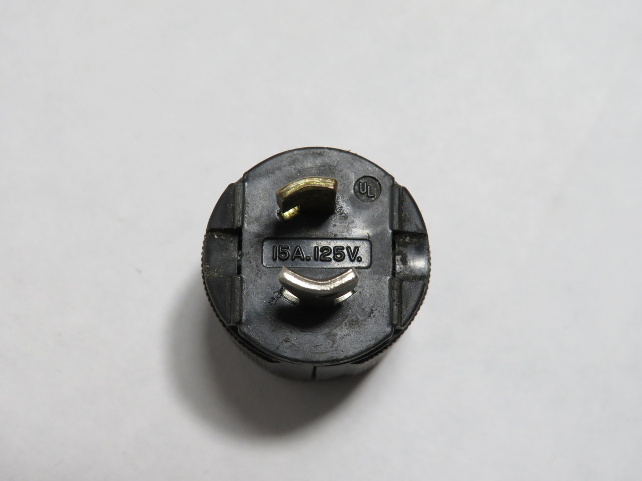 Hubbell 7465V Midget Twist-Lock Plug 15A 125V 2-Wire 2-Pole NEMA ML-1P USED