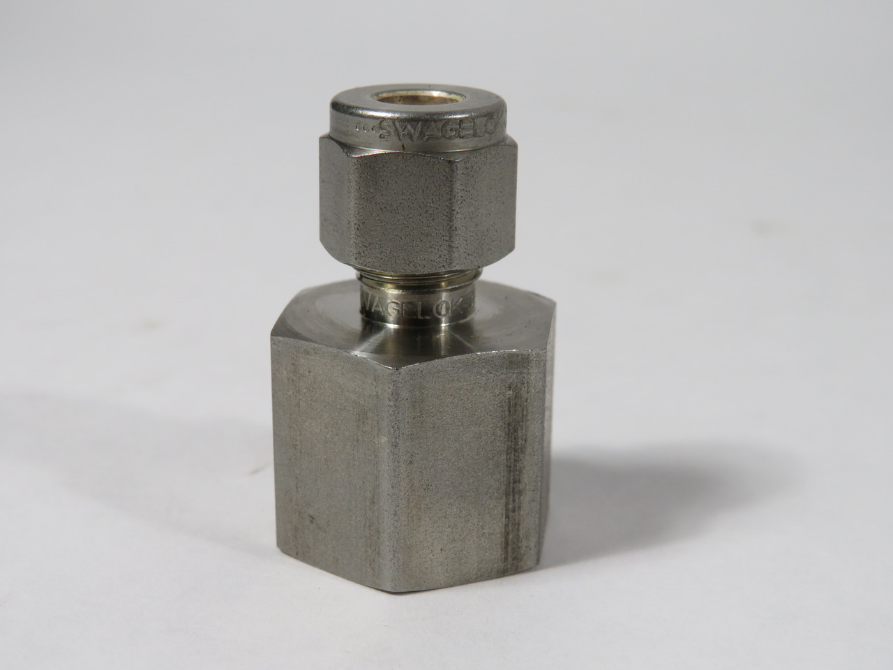Swagelok SS-400-7-6 Female Connector 1/4" Tube OD 3/8" NPT SHELF WEAR NOP