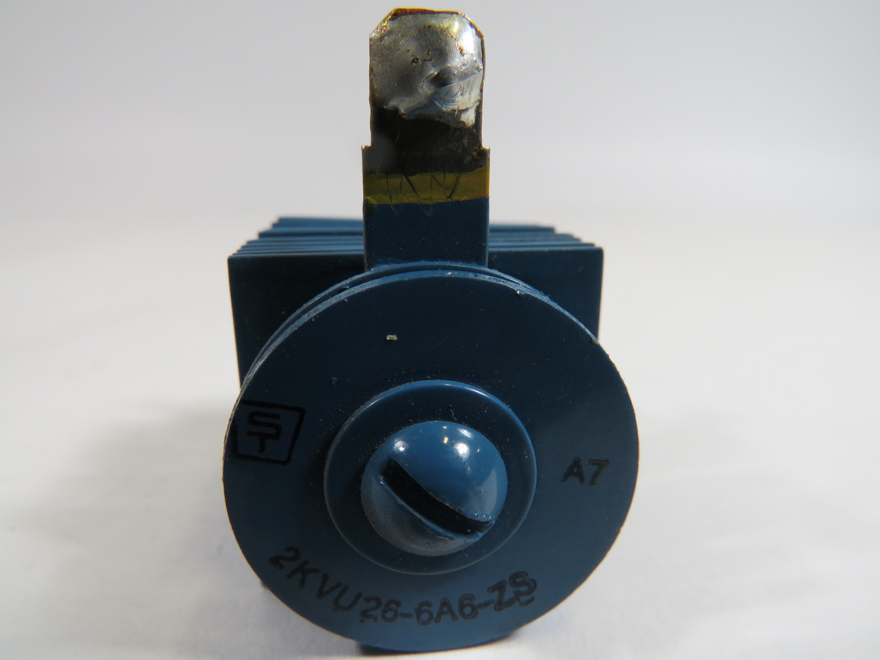 Generic 2KVU26-6A6-ZS Overvoltage Absorber USED