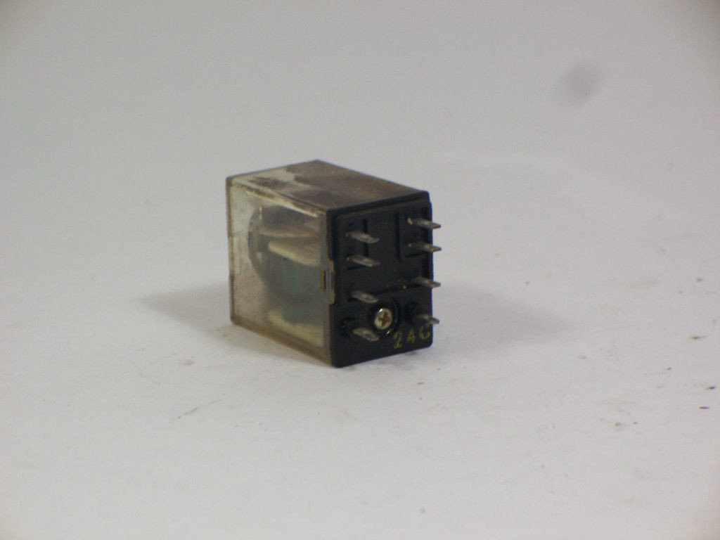 FUJI HH52P Relay 100-110V@60Hz 100V@50Hz 8-Pin  USED
