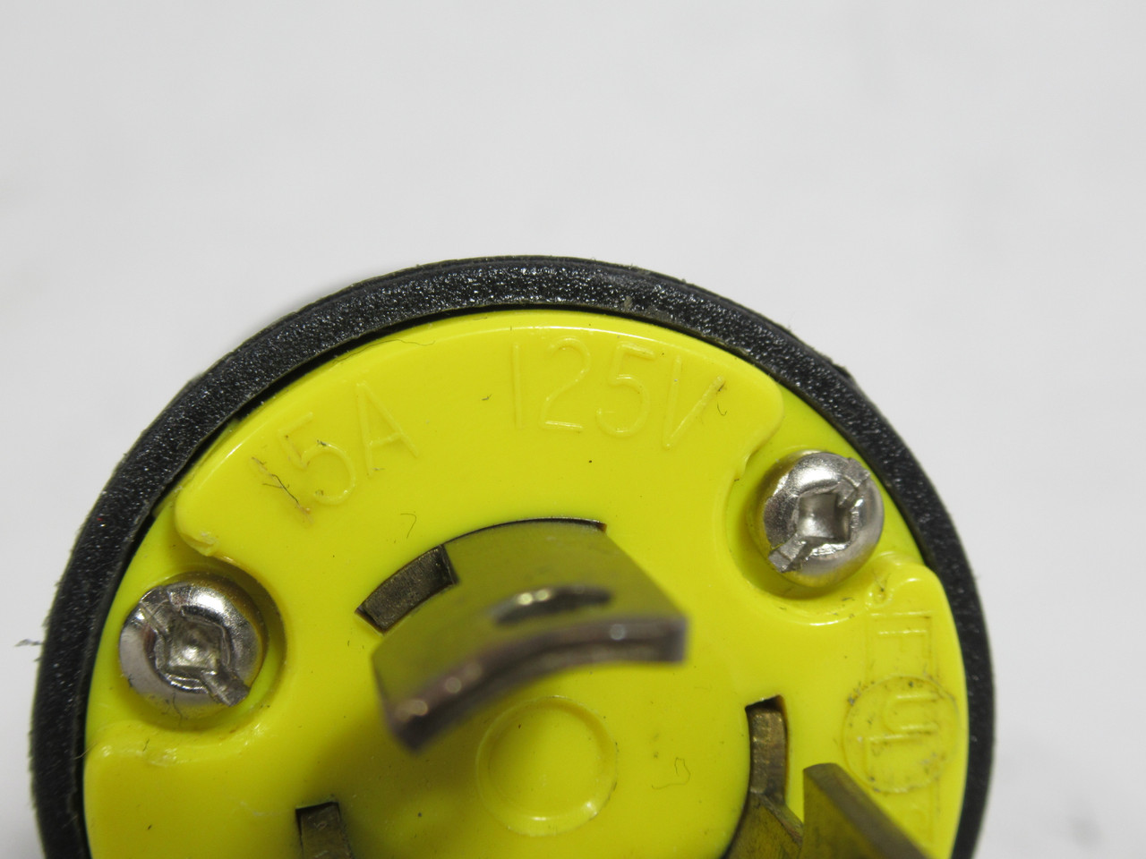 Pass & Seymour PSL515P Turnlok Plug 15A 125V 2P 3Wire BLACK/YELLOW USED