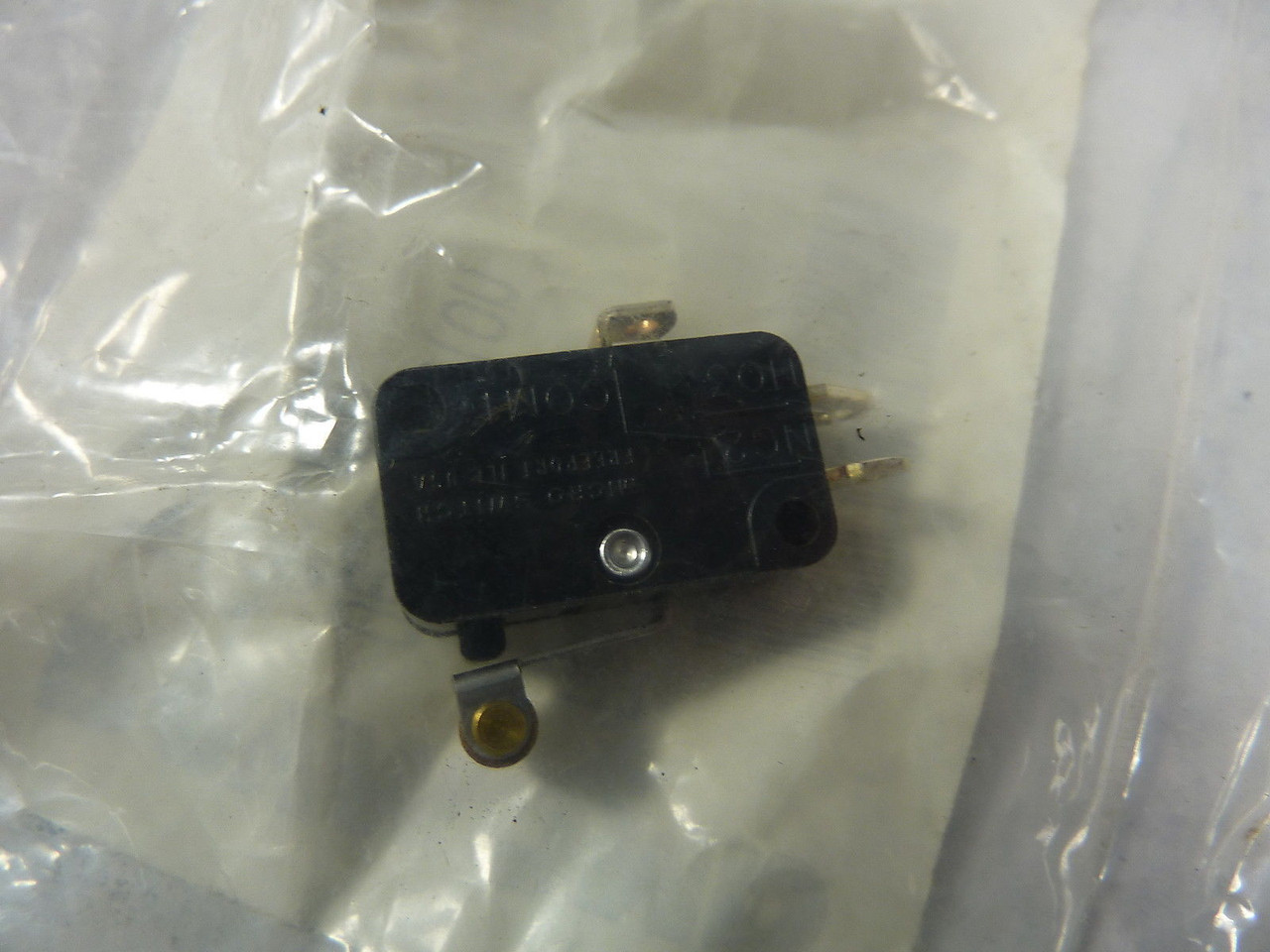 Raymond 1-150-425 Snap Action Switch Microswitch V3L-22 NWB